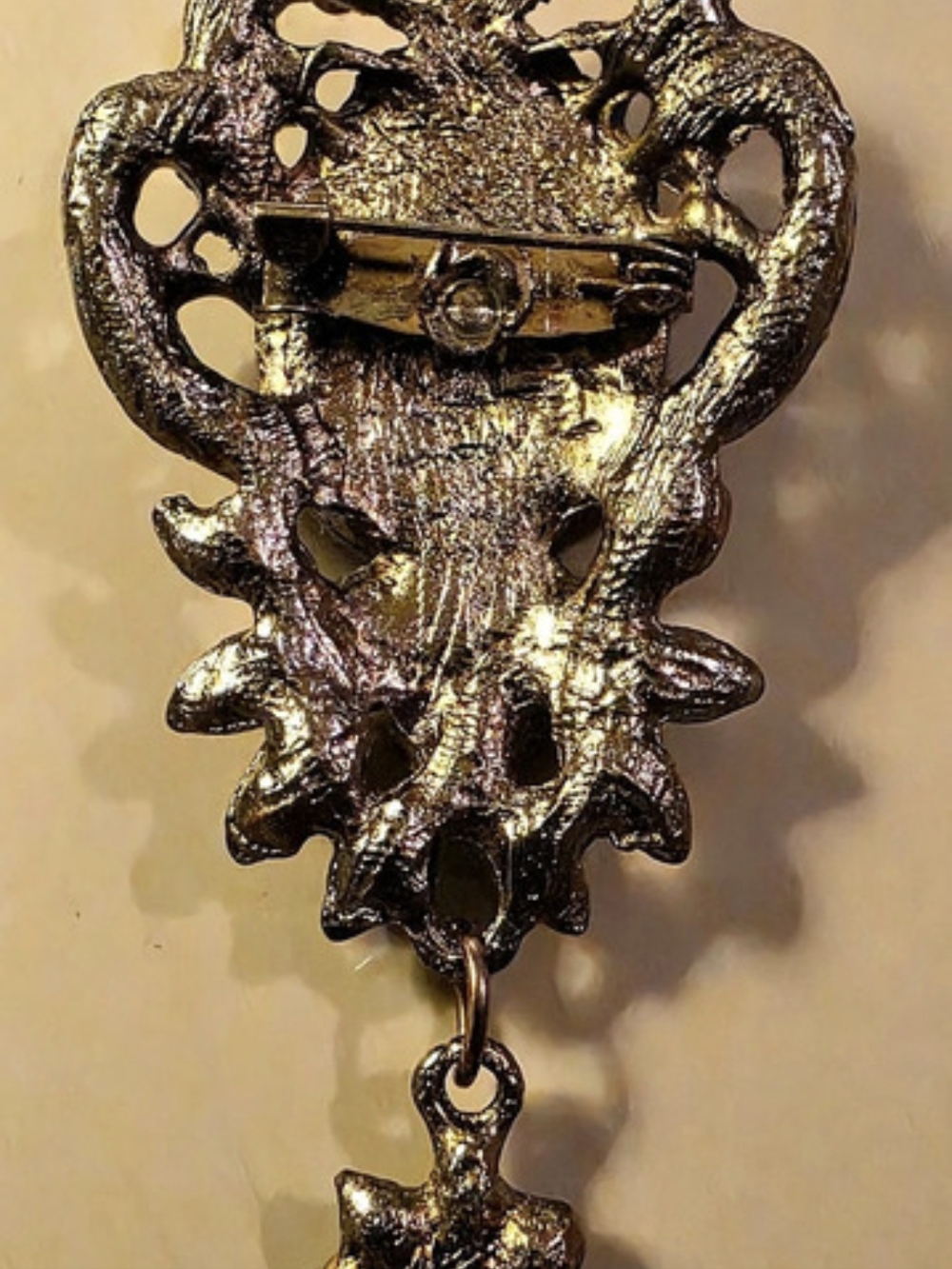 Cameo Floral Rhinestone Brooch - Picture 4 of 8